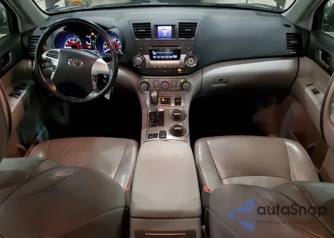 2012 Toyota Highlander Base z USA, uszkodzony, nr VIN 5TDBK3EH8CS105132